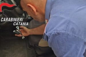 Tentano di forzare un'auto a Mascalucia: denunciati un 39enne di Belpasso e un 44enne di San Pietro Clarenza