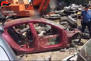 Aci S. Antonio, ricambi E auto rubate in un fondo agricolo: arrestato 33enne di Giarre (VIDEO)