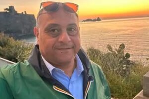 Valverde, pugno in piazza al sindaco Caggegi: a colpirlo un consigliere comunale d’opposizione