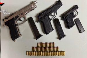 Catania: arsenale nascosto in casa: arrestato 48enne in via Zurria