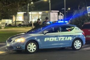 Catania, tenta furto su camper a Ognina: 42enne denunciato con arnesi da scasso e mazza da baseball