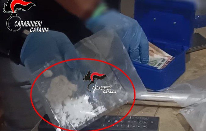 Catania, droga a San Cristoforo: in un blitz dei Carabinieri arrestati due pusher