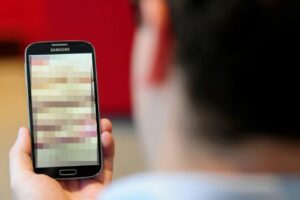 Foto rubate e pubblicate su siti sessisti: allo studio una class action per difendere le vittime