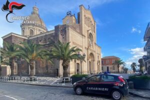 Misterbianco, targa falsificata con un pennarello e auto rubata: arrestato 38enne di Lentini