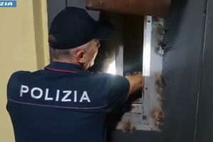 San Giovanni Galermo, pusher in fuga sui tetti e dosi di droga nascoste nei giocattoli (VIDEO)
