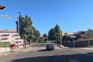 Bronte, 37enne di Paternò denuncia il fratello per minacce: vive sotto protezione nella casa della madre