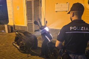 Catania, va a firmare in Commissariato con uno scooter rubato: 43enne denunciato