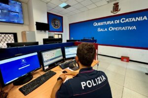 Catania, fugge con un’auto rubata e tenta di investire due agenti: arrestato 35enne