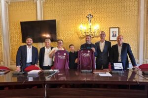 Acireale premia Cristoforo Filetti, preparatore atletico del PSG: riconoscimento in aula consiliare intitolata al padre