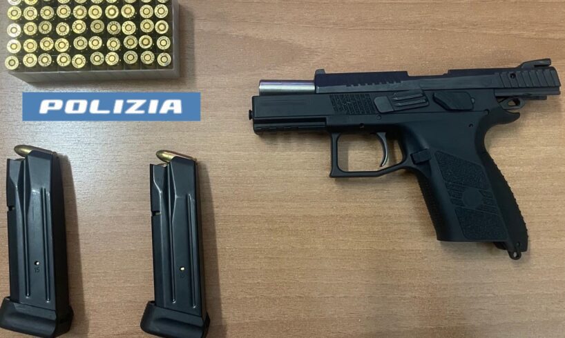 Catania, in scooter con una pistola carica alla cintura: 61enne arrestato a San Giovanni Galermo