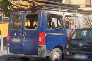 Adrano, notte di roghi: un’auto e un furgone incendiati in momenti diversi