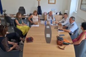 Bronte, anno scolastico: vertice in Comune tra amministrazione e dirigenti. Sinergia rafforzata per garantire servizi e qualità