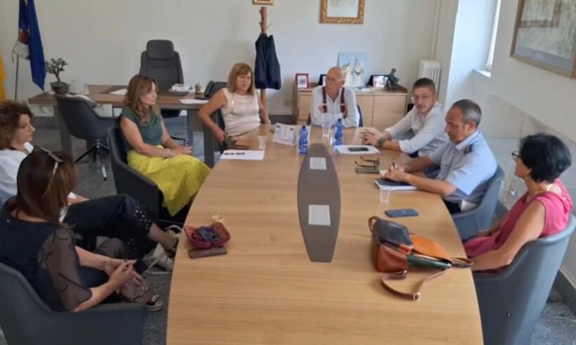 Bronte, anno scolastico: vertice in Comune tra amministrazione e dirigenti. Sinergia rafforzata per garantire servizi e qualità