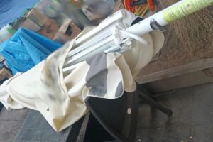 Catania, ombrellone con sorpresa: 19enne lo ruba e finisce nei guai grazie al Gps