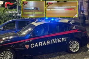 Biancavilla, coltello in tasca e manganello in auto: due denunciati dai carabinieri