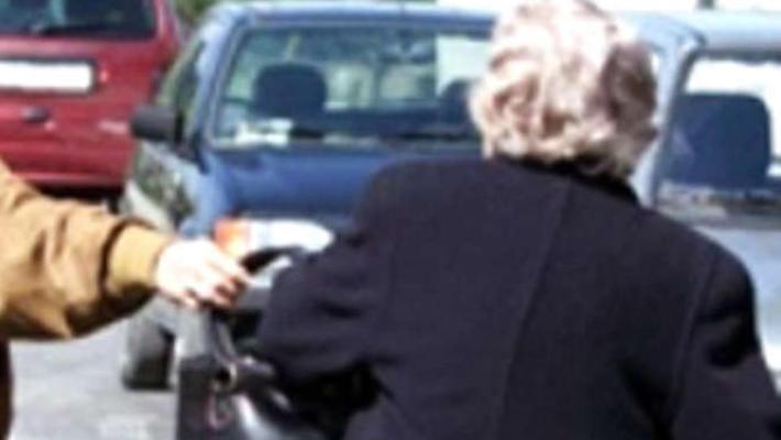 Paternò, 40enne tenta uno scippo in via Bellia: bloccato da passanti e carabinieri