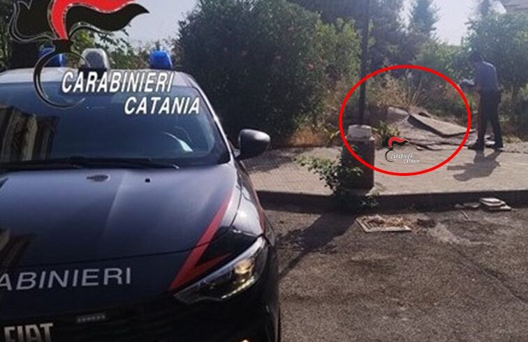 Riposto, 31enne abbandona rifiuti edili accanto al condominio: denunciato