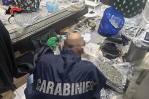 Catania, laboratorio della droga nel quartiere Borgo: sequestrati oltre 12 kg di stupefacenti (VIDEO)
