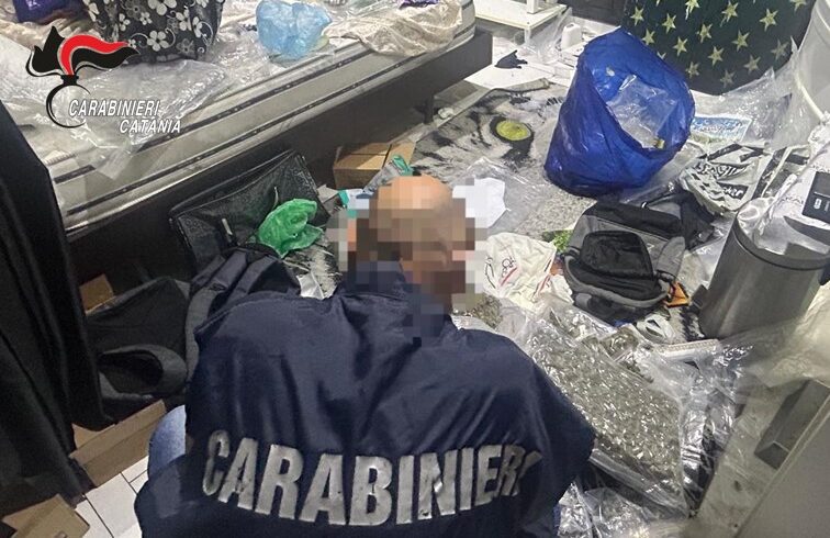 Catania, laboratorio della droga nel quartiere Borgo: sequestrati oltre 12 kg di stupefacenti (VIDEO)
