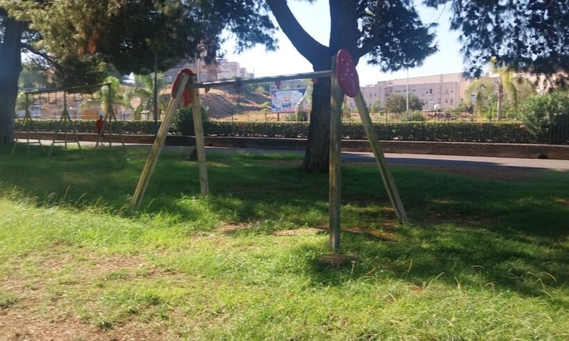 Paternò, Parco del Sole tra degrado e pericoli: monopattini e giochi rotti preoccupano residenti e famiglie