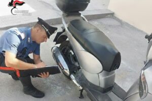Paternò, furbetti su due ruote: targa pulita, ma lo scooter era rubato