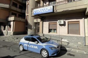 Adrano, blitz all’alba della Polizia: varie persone in stato di fermo