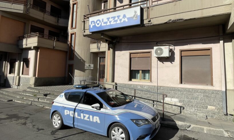 Adrano, blitz all’alba della Polizia: varie persone in stato di fermo