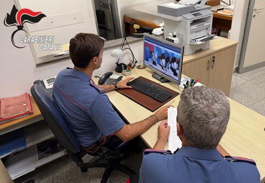 Catania, turista 23enne cerca piacere ma trova un’estorsione: finta escort gli svuota il conto