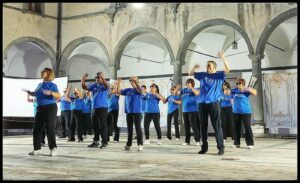 Randazzo, una serata di emozioni con “Aggiungi un posto a tavola”: arte, scienza e inclusione per abbattere i pregiudizi