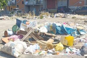 Catania, piaga dei rifiuti: oltre 500 sanzioni a "pendolari dell’immondizia" dalla provincia