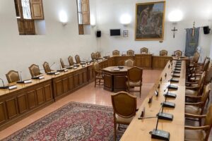 Paternò, caos scuole: mozione di censura contro l’assessore Coluccio per il caso “Marconi”