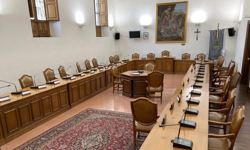 Paternò, caos scuole: mozione di censura contro l’assessore Coluccio per il caso “Marconi”