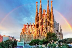 Sagrada Familia, completata la torre di Gesù: nel 2026 l’inaugurazione a 100 anni dalla morte di Gaudí
