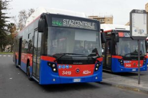 Catania, aggredisce l’autista del bus a Catania: 64enne denunciato