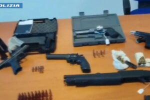 Arrestato latitante a Lentini: nascosto in un covo hi-tech con arsenale e sistema anti-intercettazioni