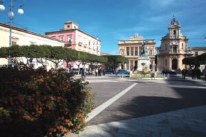 Vittoria, 17enne sequestrato in piazza: il Vescovo lancia l’appello, “Liberate il ragazzo”