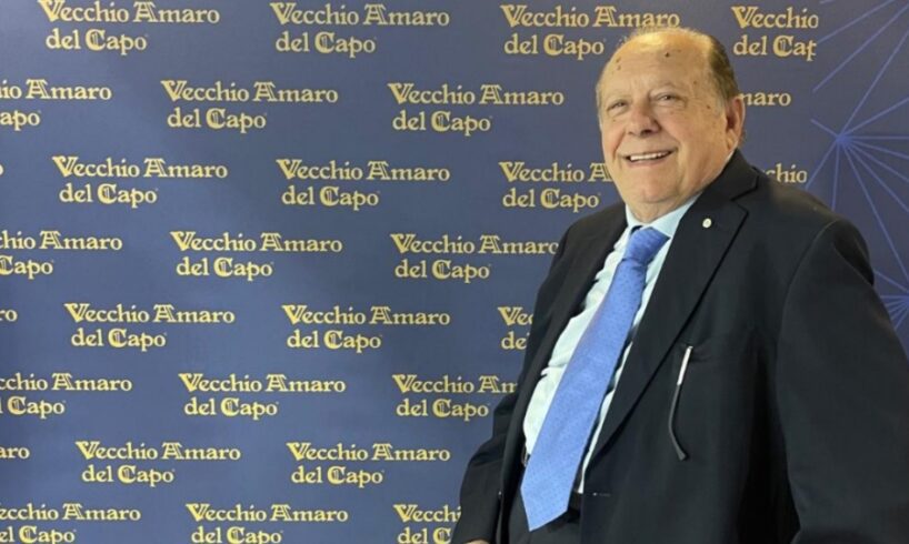 Santa Venerina conferisce la cittadinanza onoraria a Pippo Caffo, padre del Vecchio Amaro del Capo