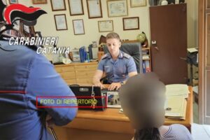 Pedara, ubriaco aggredisce la figlia minorenne: 59enne arrestato per maltrattamenti