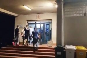 Vittoria, il padre del ragazzo sequestrato: "Mai segnali d'allarme, ora riprenda la sua vita"