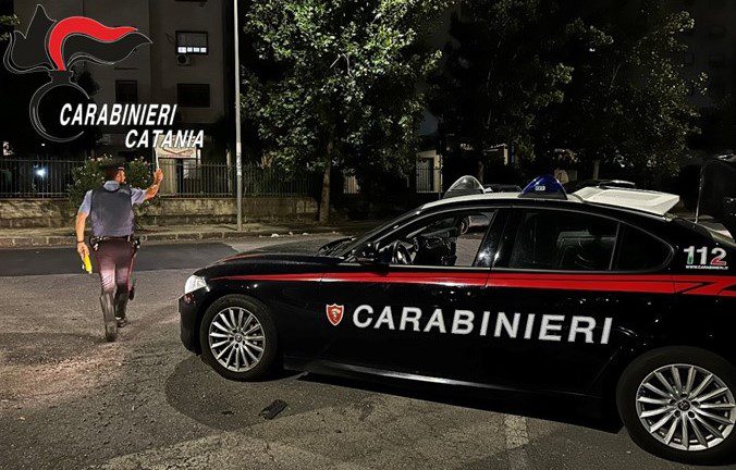Paternò, furto con strappo in via Bellia: Carabinieri arrestano 50enne e recuperano la refurtiva