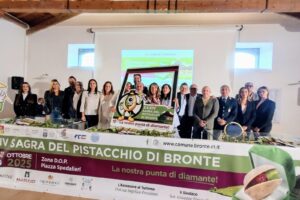 Bronte, doppio weekend per la Sagra del Pistacchio: debutta la mascotte "Mister Bront"