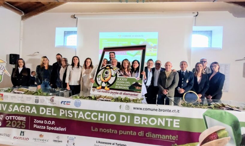 Bronte, doppio weekend per la Sagra del Pistacchio: debutta la mascotte "Mister Bront"