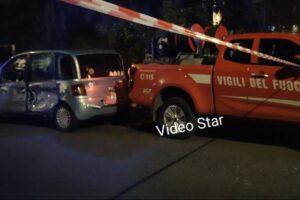 Biancavilla, Fiat Punto si scontra con due auto lungo via Cristoforo Colombo: vari feriti