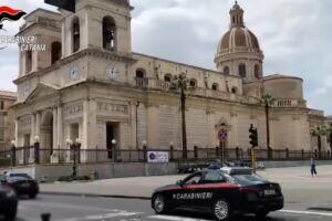 Rissa condominiale a Calatabiano, carabinieri feriti nel tentativo di placarla: 4 denunciati