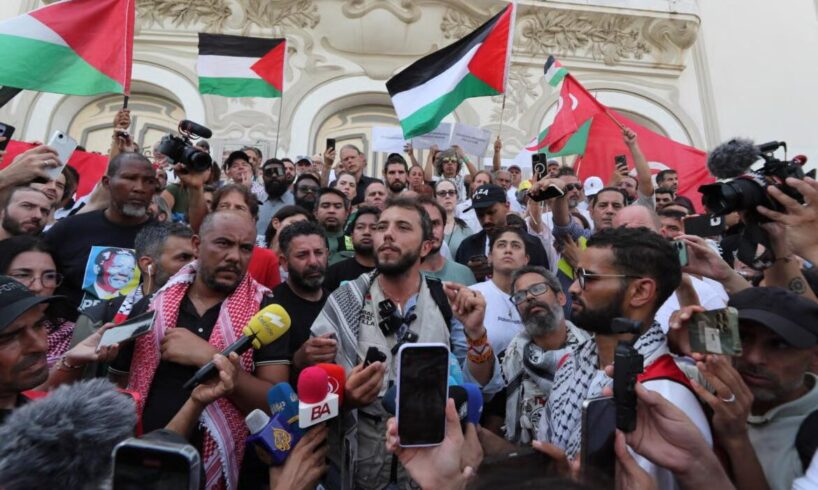 Attivisti Flotilla raccontano gli abusi: “Trattati come scimmie al circo, botte in testa e schiena”