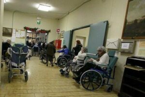 Catania, ispettori scoprono maxi-truffa in casa di riposo: contratti part-time ma turni da 40 ore