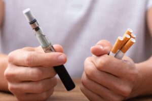 Oms, fuma meno un adulto su cinque ma esplode lo svapo tra i giovani