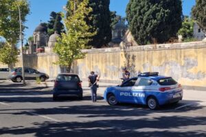 Catania, 25enne nascondeva una mazza da 80 cm nel cofano dell’auto: denunciato