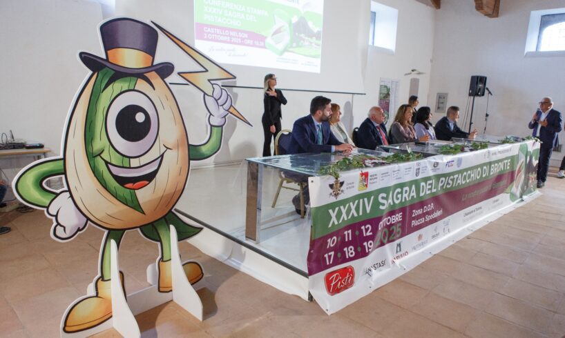 Un pistacchio con l'occhio del Ciclope e il cappello di Nelson: Mr Bront è la mascotte della Sagra