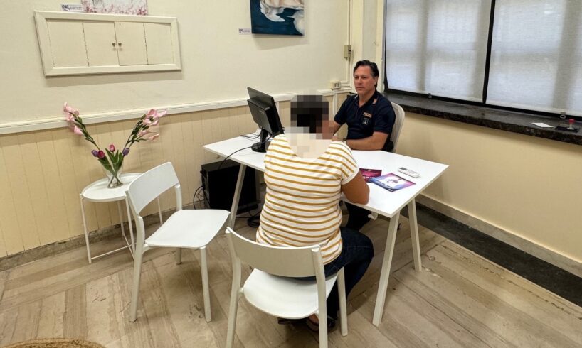 Catania, minaccia la madre e il fratello con un coltello per rubare il bancomat e comprare crack: 33enne arrestato